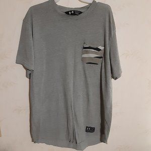 Under Armour Women's Short Sleeve Front Pocket T Shirt in Size M